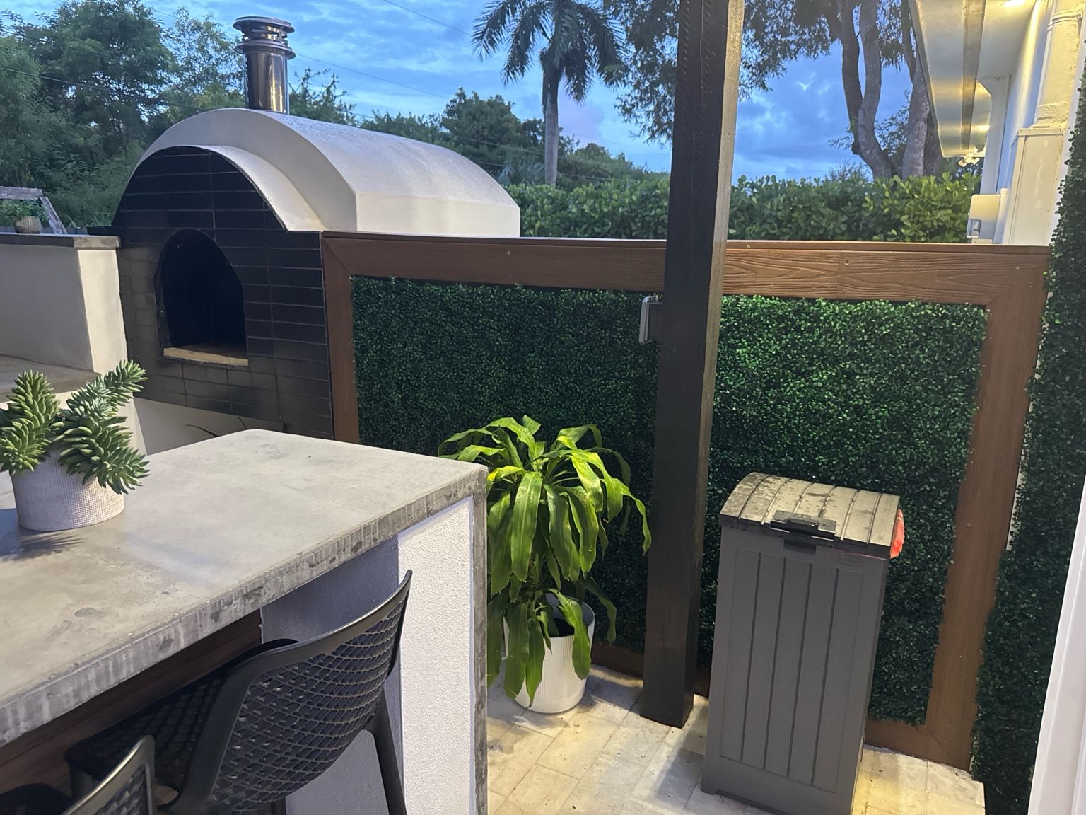 Outdoor Pizza Oven & Privacy Wall